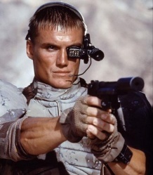Dolph vous a à l'oeil !