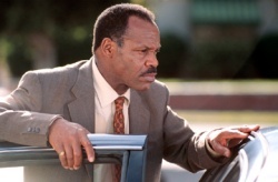 Danny Glover prend des gants