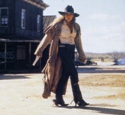 Sharon Stone dans une ville où ne poussent que les cailloux