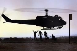 Il y en a un qui se croit à la fois dans Apocalypse now et dans Rocky