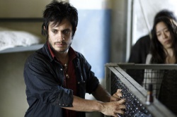Gael Garcia Bernal ne voit rien, mais il fait semblant