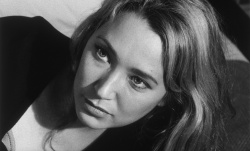 Carole (Laura Smet)