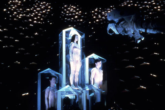 Lifeforce, le film de zombie-vampire SF. Avec des nichons.