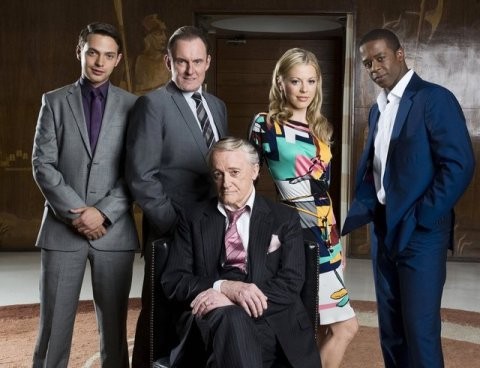 Robert Vaughn dans Les Arnaqueurs VIP - Saison 6