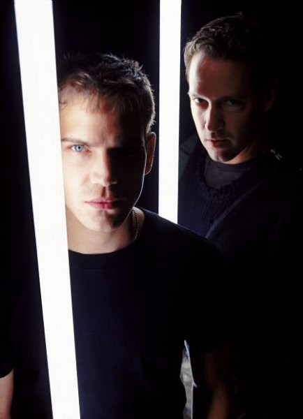 Mark Snow dans Harsh Realm : Le royaume - Saison 1