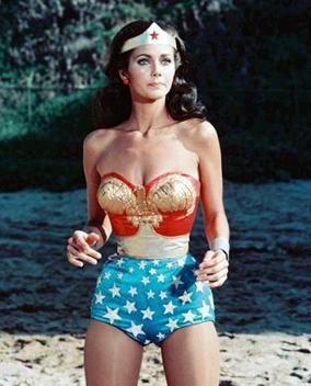 Roddy McDowall dans Wonder Woman - Saison 2