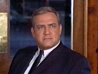 Leslie Nielsen dans L'Homme de fer - Saison 8