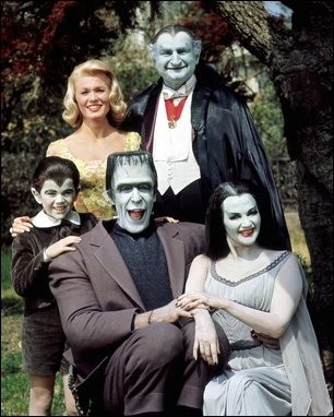 John Carradine dans Les Monstres - Saison 2