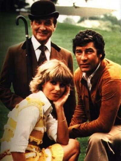 Peter Cushing dans Chapeau melon et bottes de cuir 70s - Saison 1